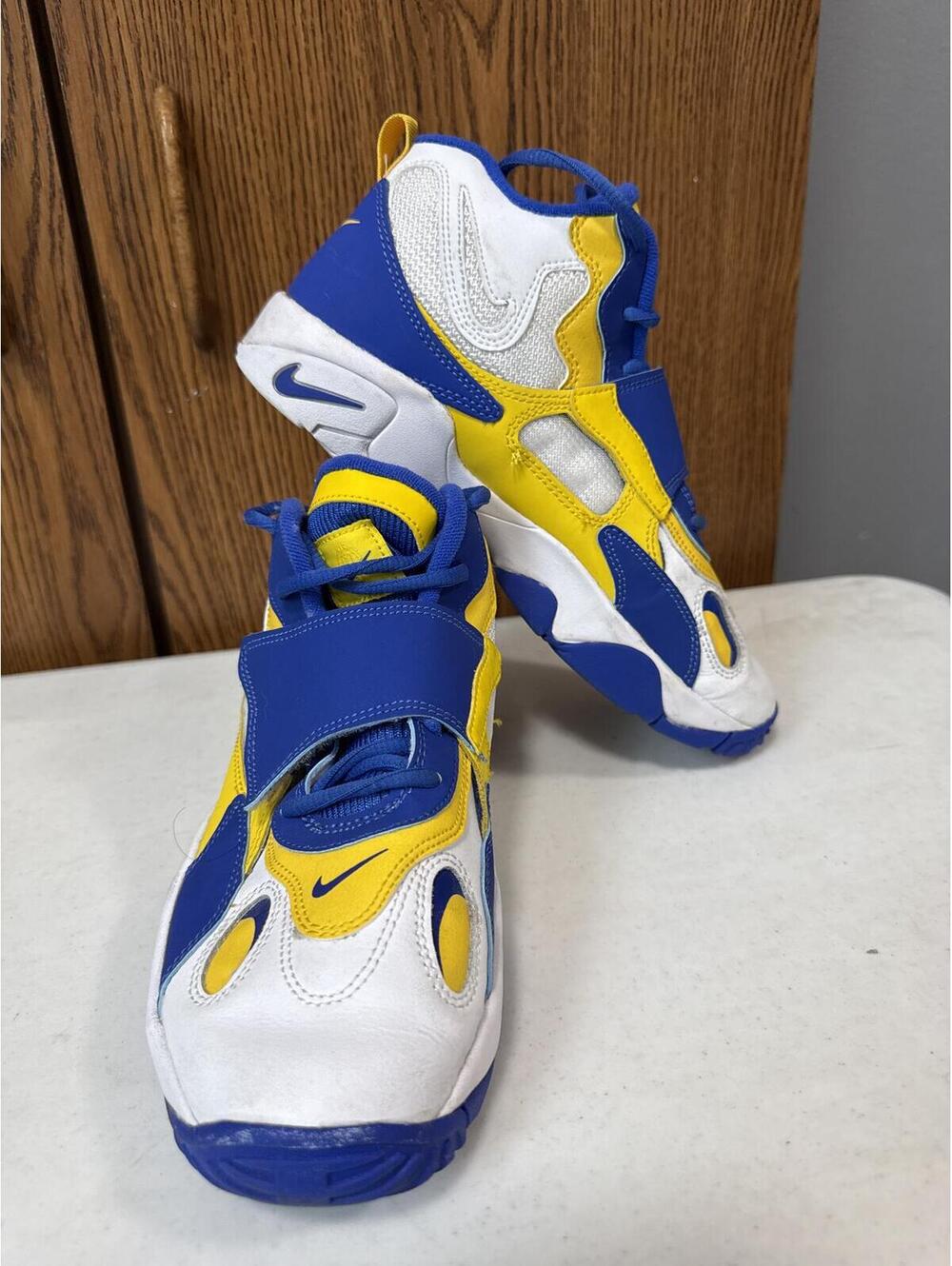 Nike Air Speed Turf, White/Hyper Royal/Tour Yellow Boy's Size 7Y, missing insole